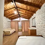 Ballkoni I Gorices Πανσιόν